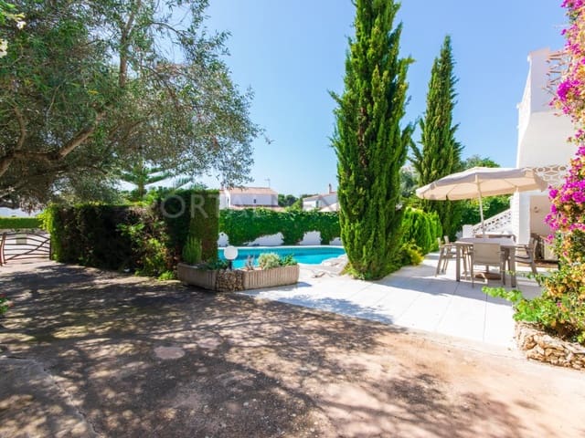 4 soveværelse Villa til salg i Cala Galdana, Ferreries med swimmingpool - € 695.000 (Ref: 9619453)