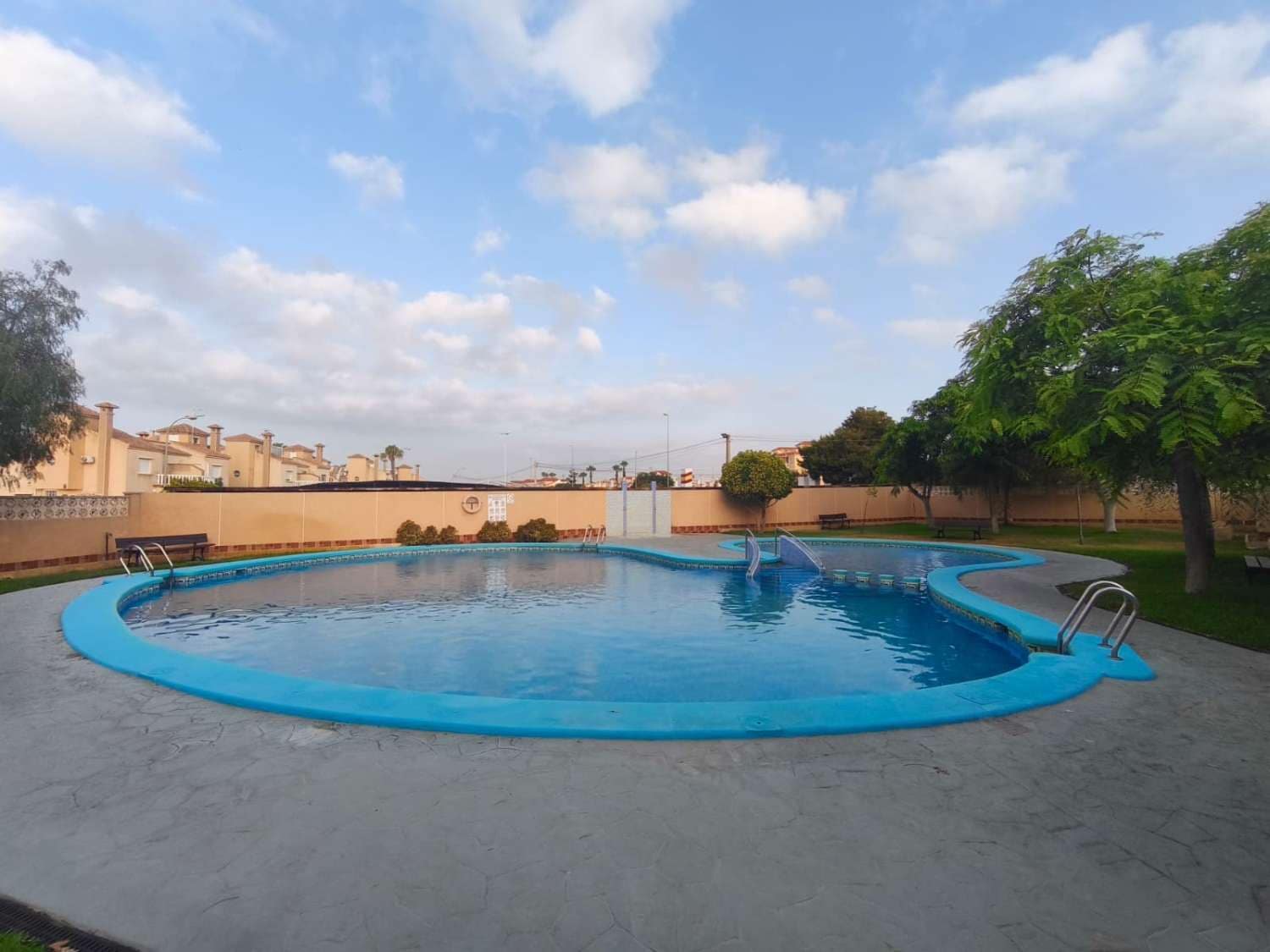 3 bedroom Beach Apartment for sale in Orihuela with pool - € 169,900 (Ref: 10022003)