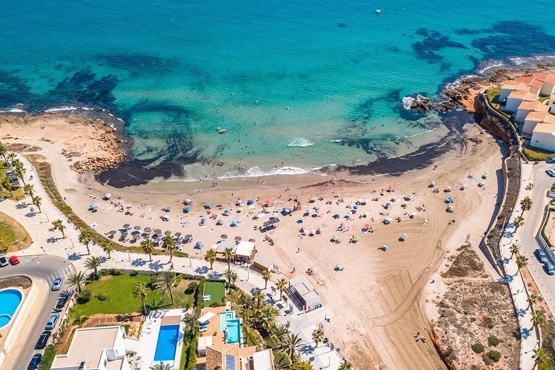 2 bedroom Beach Apartment for sale in Orihuela with pool - € 159,999 (Ref: 10030048)