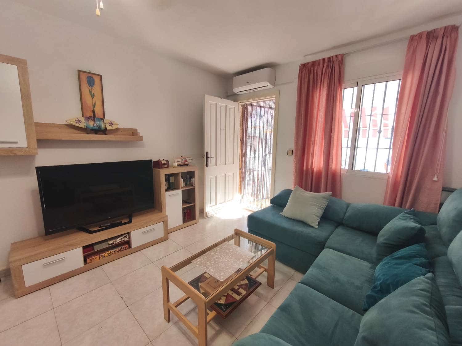 2 bedroom Beach Apartment for sale in Orihuela with pool - € 159,999 (Ref: 10030048)