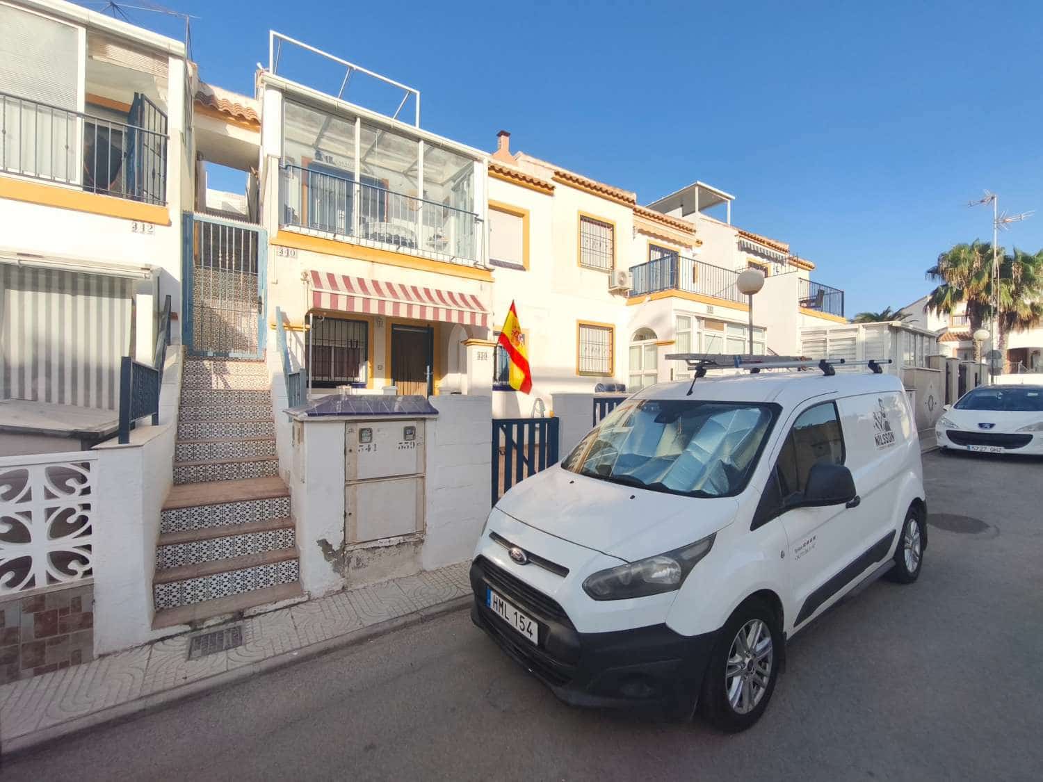 2 bedroom Beach Apartment for sale in Orihuela with pool - € 159,999 (Ref: 10030048)