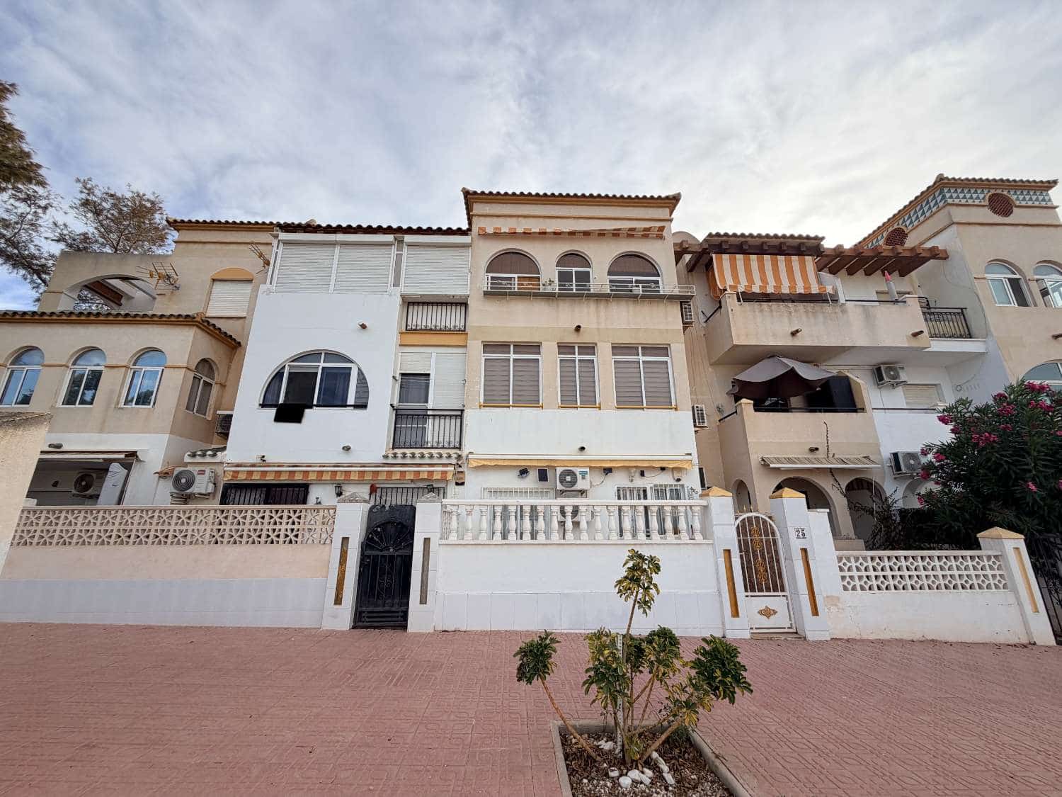 2 bedroom Beach Apartment for sale in Orihuela - € 125,000 (Ref: 10061323)