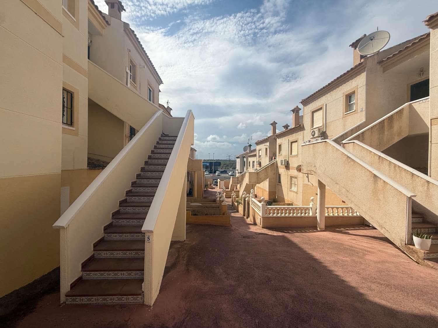 2 bedroom Beach Apartment for sale in Orihuela with pool - € 144,999 (Ref: 10067116)