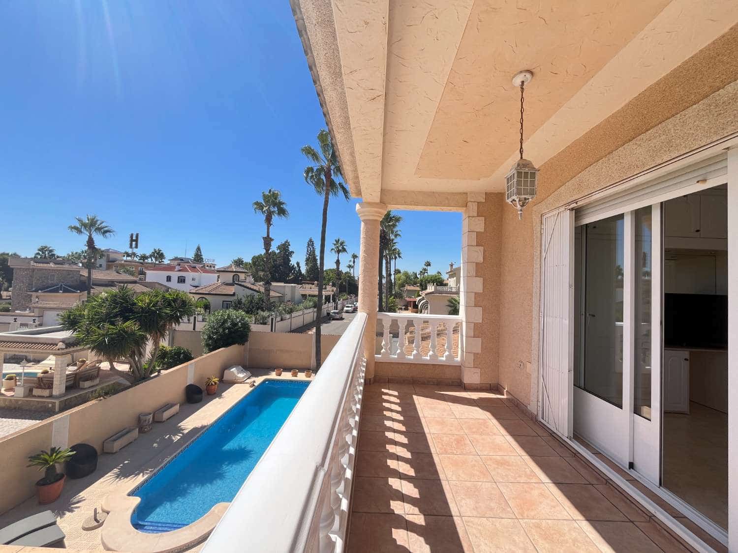 4 quarto Moradia para venda em Ciudad Quesada com piscina - 575 000 € (Ref: 10085717)