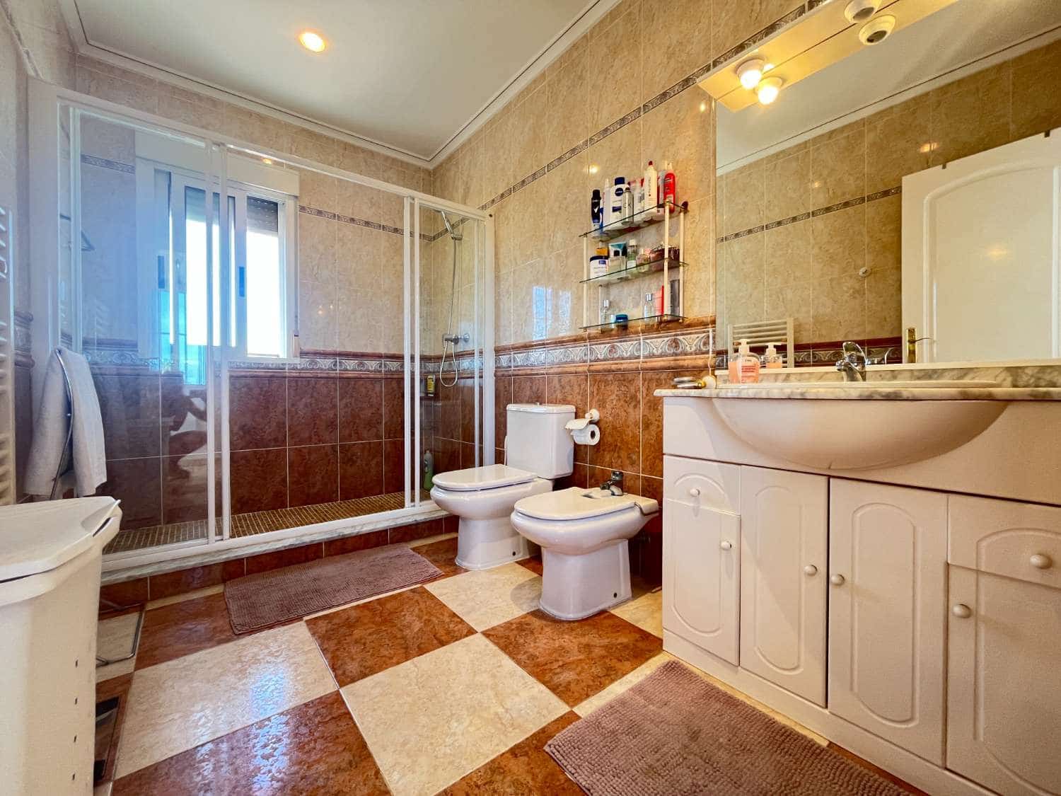 4 quarto Moradia para venda em Ciudad Quesada com piscina - 575 000 € (Ref: 10085717)