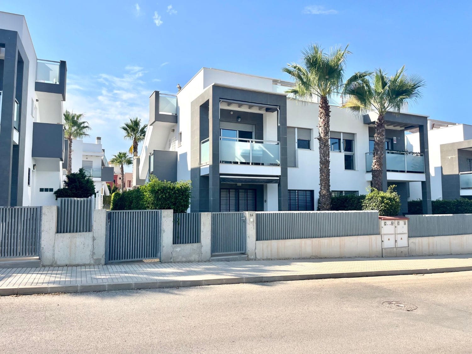 2 soveværelse Bungalow til salg i Torrevieja med swimmingpool - € 275.000 (Ref: 10085718)