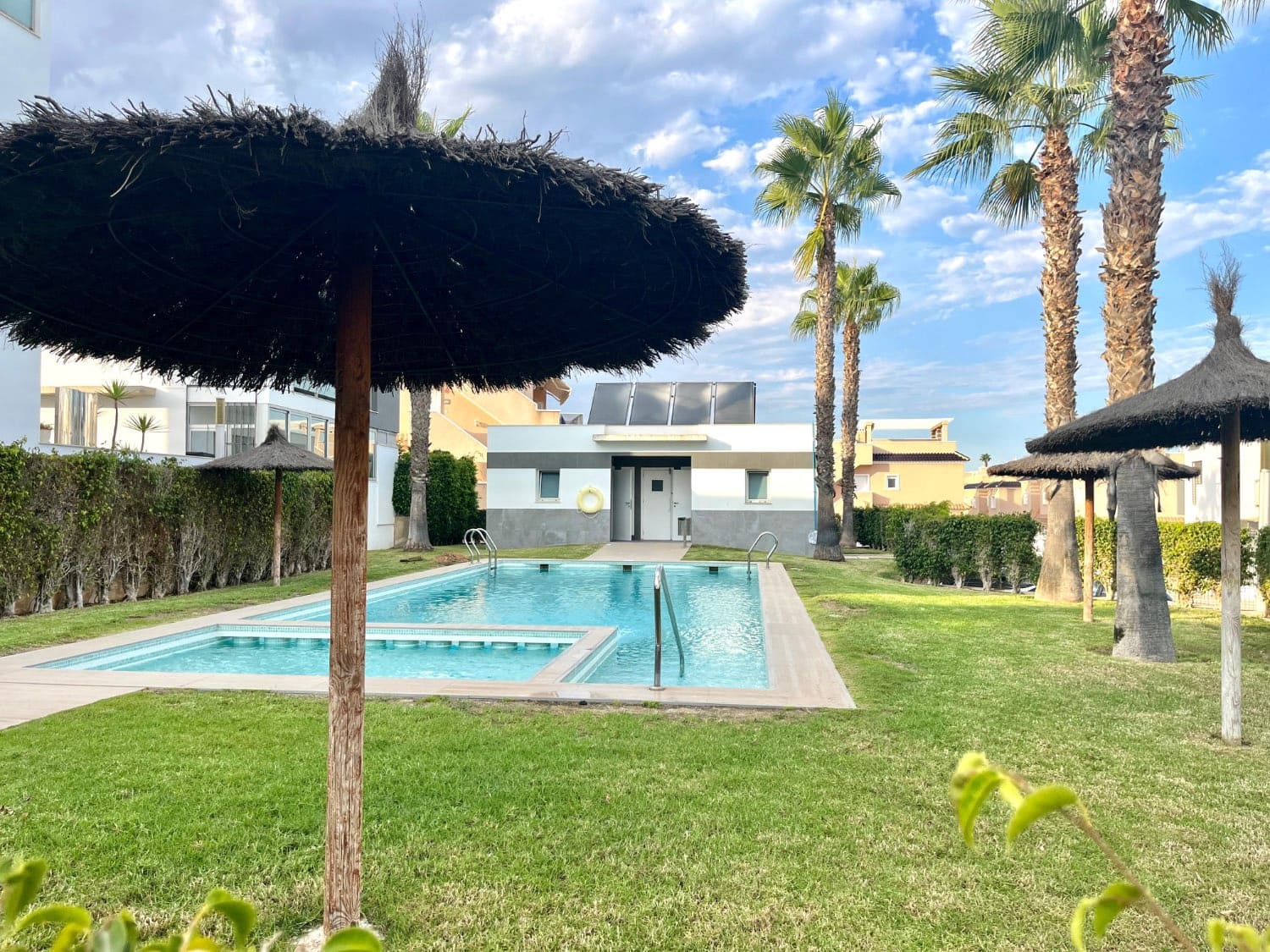 2 soveværelse Bungalow til salg i Torrevieja med swimmingpool - € 275.000 (Ref: 10085718)