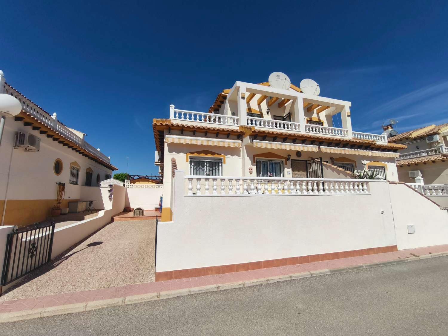 Piso de 2 habitaciones en Orihuela en venta con piscina - 239.900 € (Ref: 10101837)