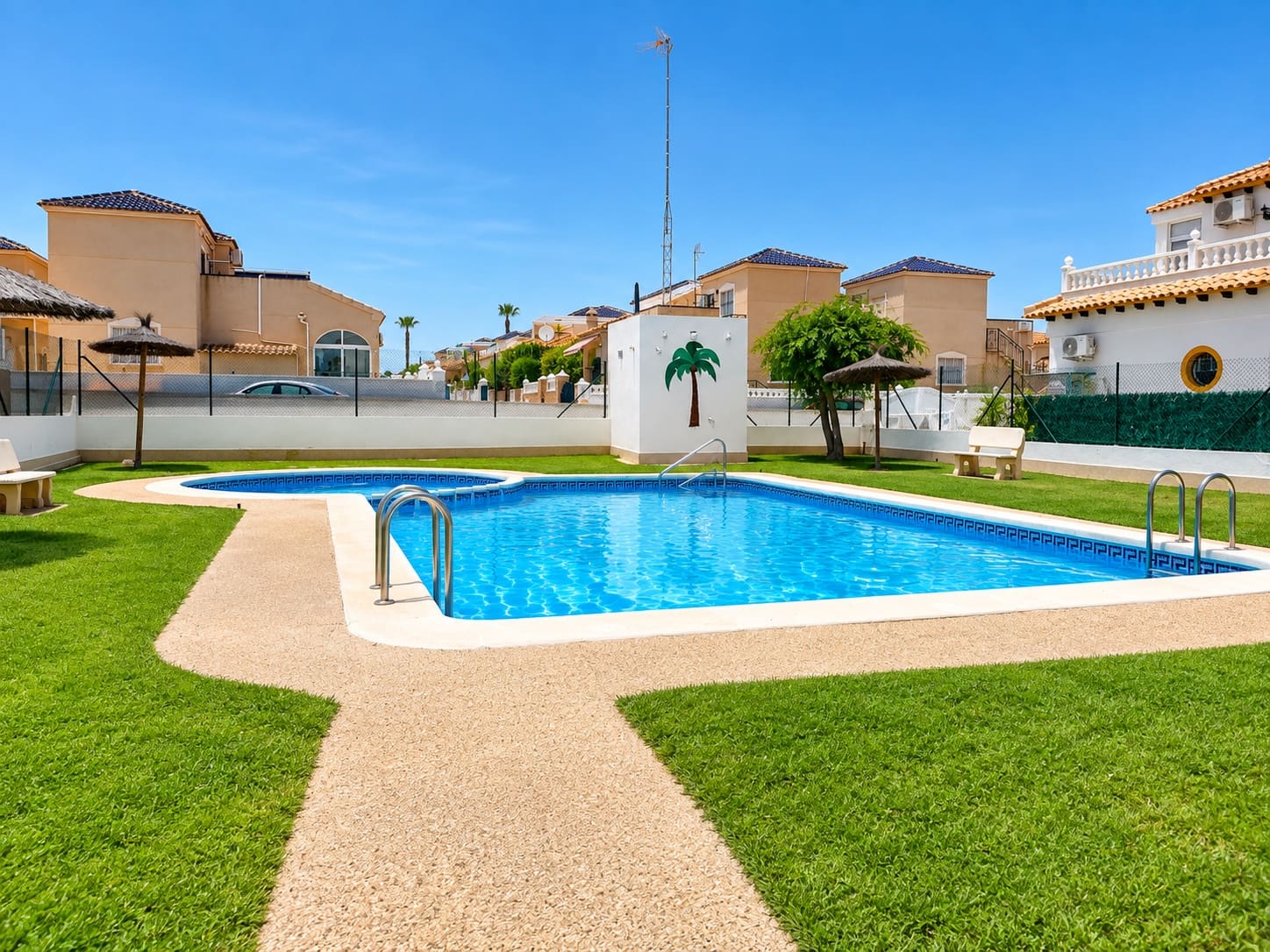 Piso de 2 habitaciones en Orihuela en venta con piscina - 239.900 € (Ref: 10101837)
