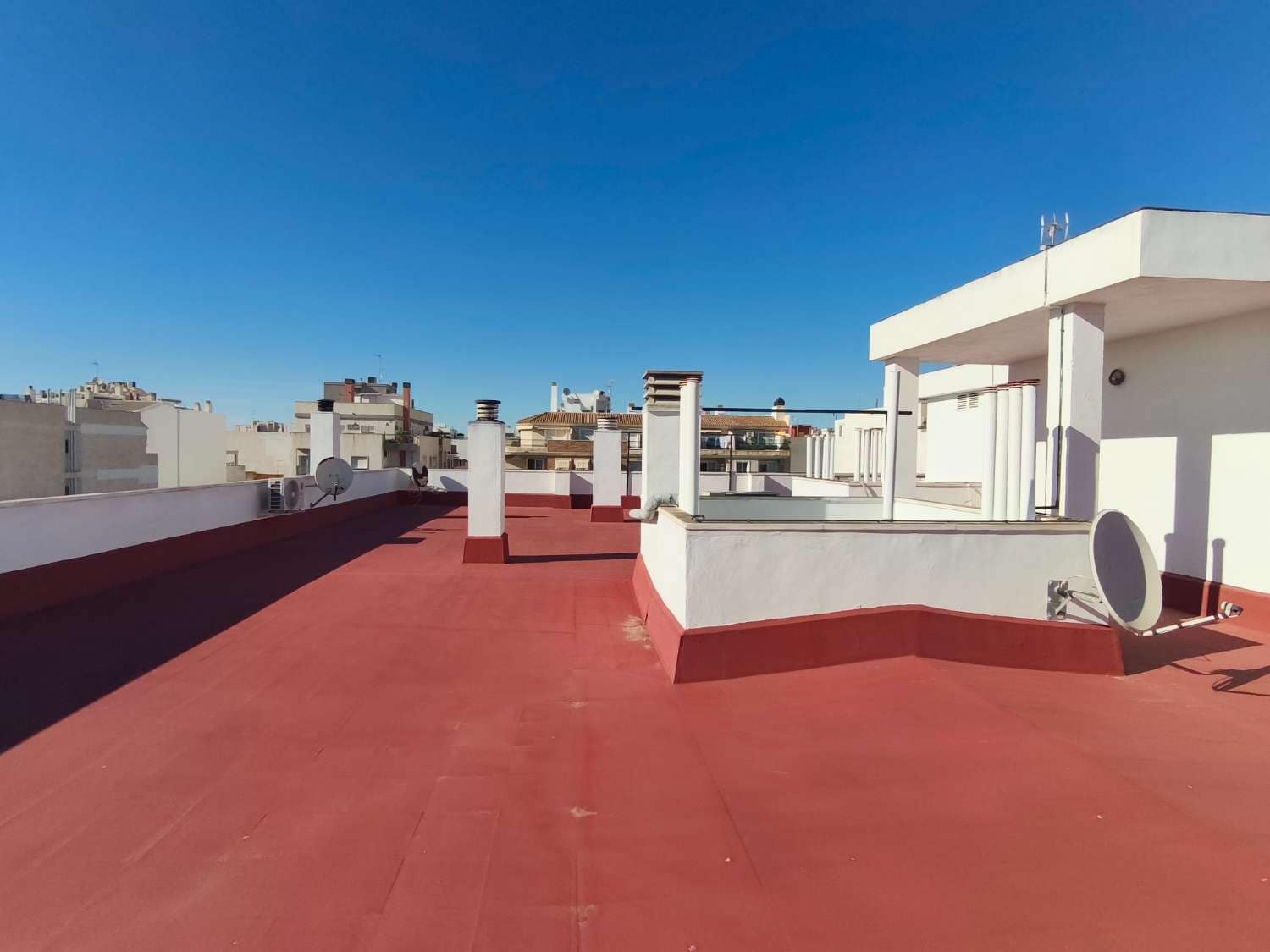 2 bedroom Beach Apartment for sale in Torrevieja with garage - € 220,000 (Ref: 10114625)