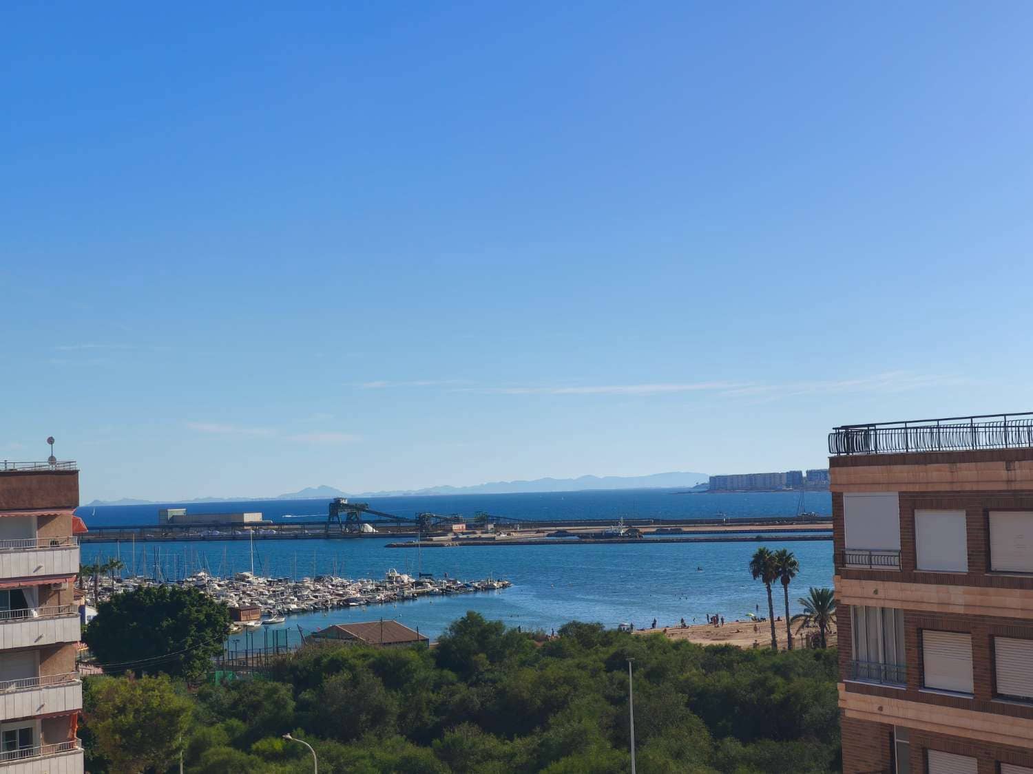 2 bedroom Beach Apartment for sale in Torrevieja with garage - € 220,000 (Ref: 10114625)