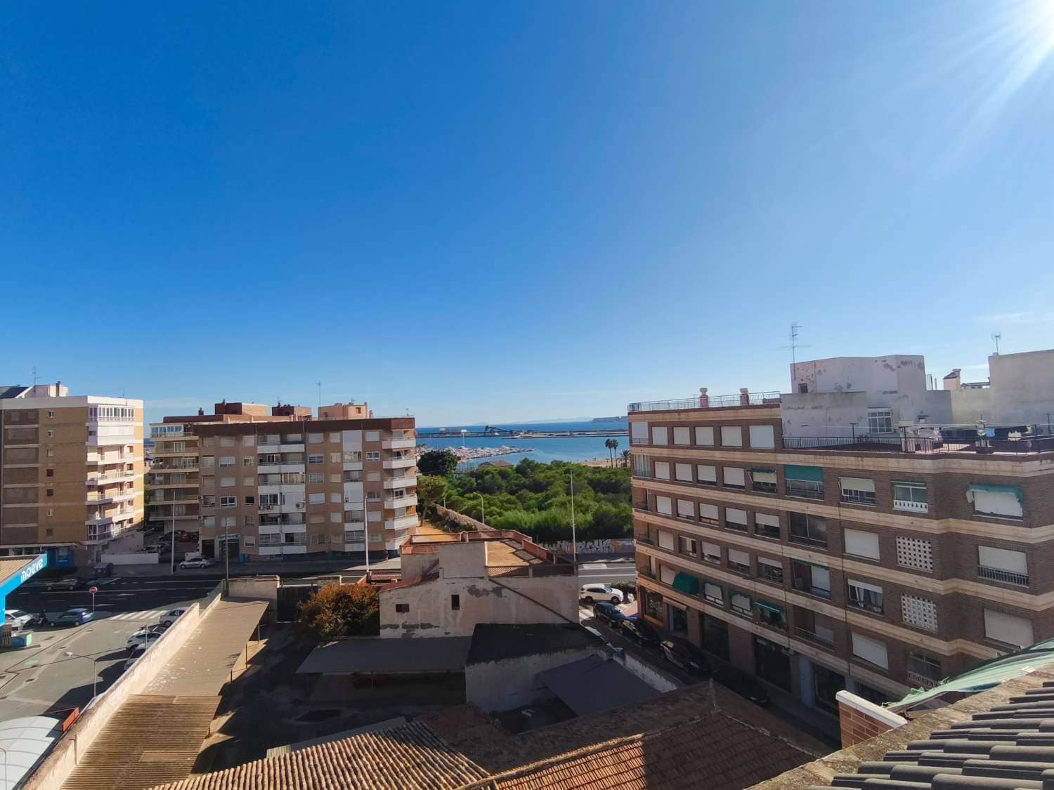 2 bedroom Beach Apartment for sale in Torrevieja with garage - € 220,000 (Ref: 10114625)