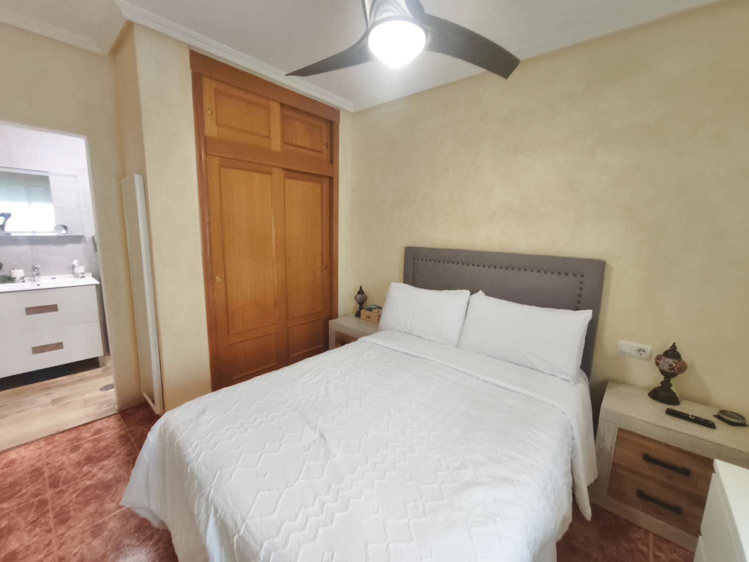 2 bedroom Beach Apartment for sale in Torrevieja with garage - € 220,000 (Ref: 10114625)