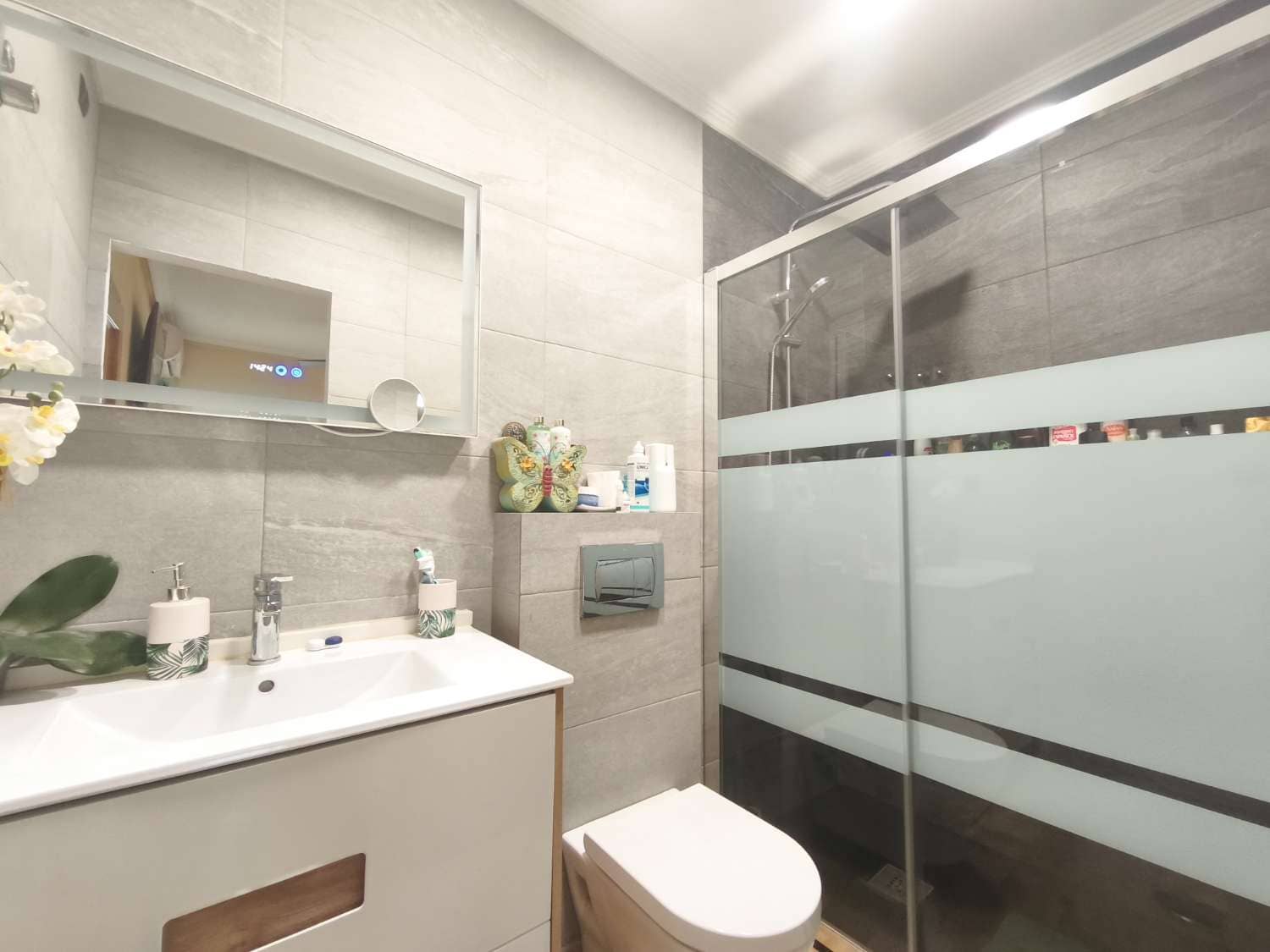 2 bedroom Beach Apartment for sale in Torrevieja with garage - € 220,000 (Ref: 10114625)