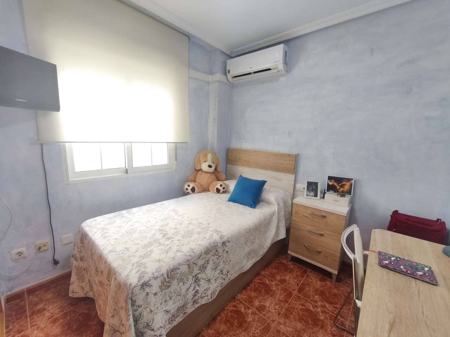 2 bedroom Beach Apartment for sale in Torrevieja with garage - € 220,000 (Ref: 10114625)