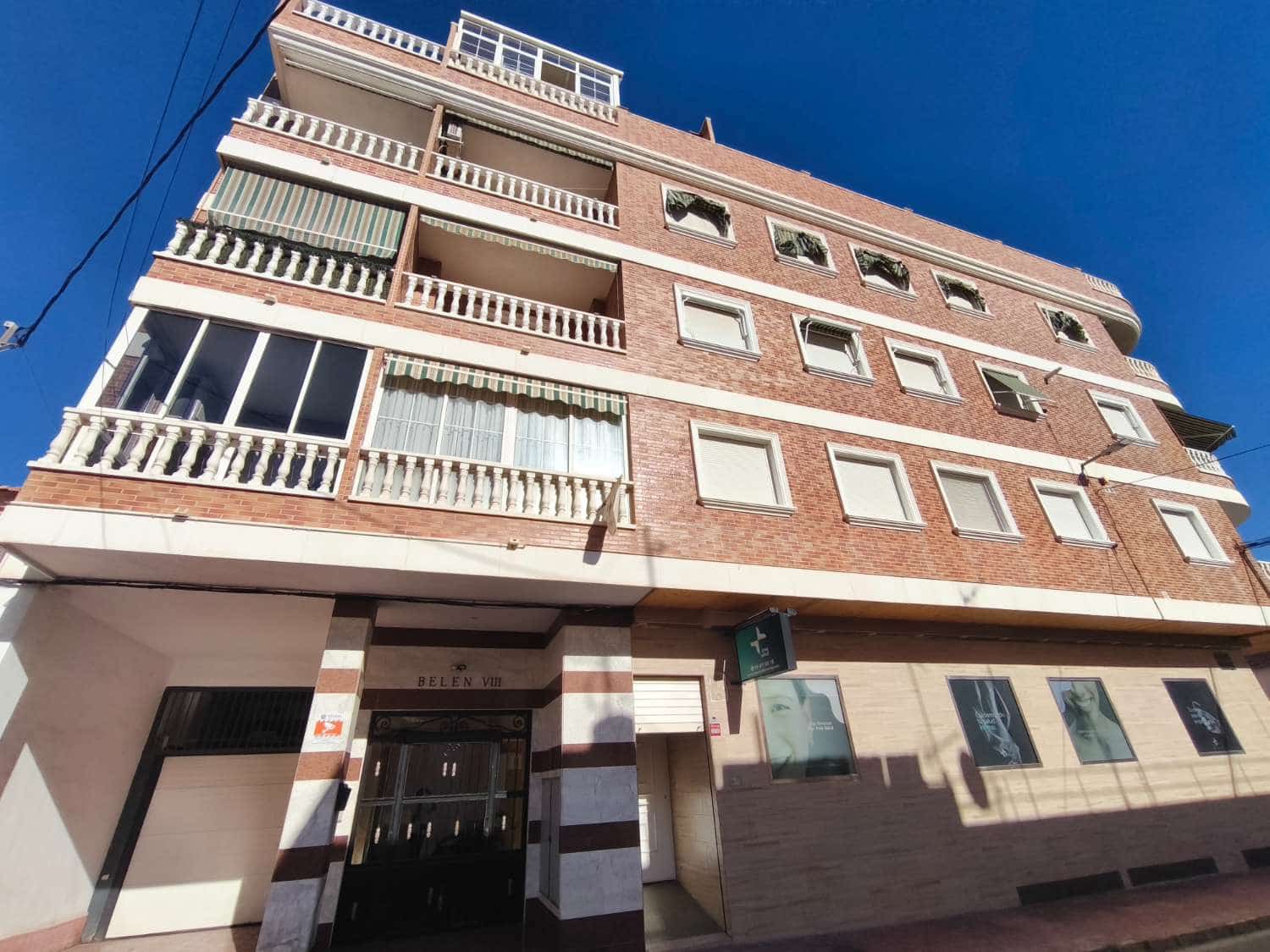 2 bedroom Beach Apartment for sale in Torrevieja with garage - € 220,000 (Ref: 10114625)
