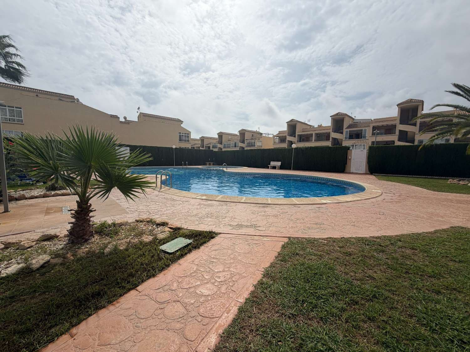 2 soverom Strandleiligheter til salgs i Orihuela Costa med svømmebasseng - € 143 000 (Ref: 10127725)
