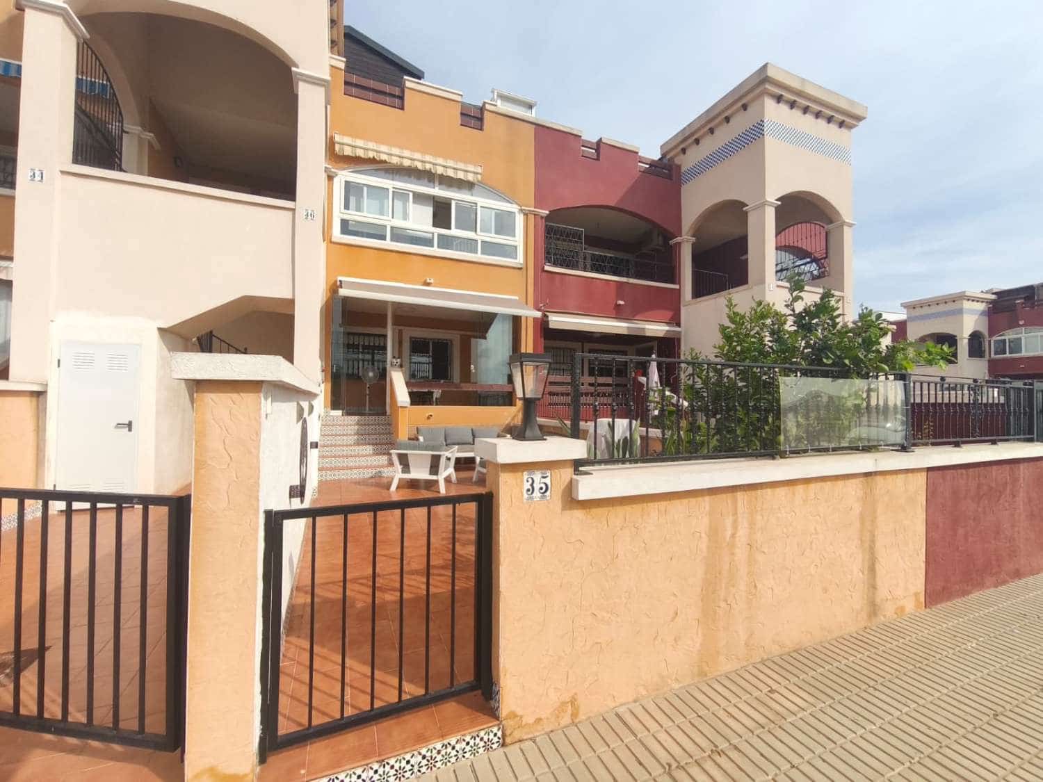 2 bedroom Beach Apartment for sale in Orihuela with pool - € 179,000 (Ref: 10139173)