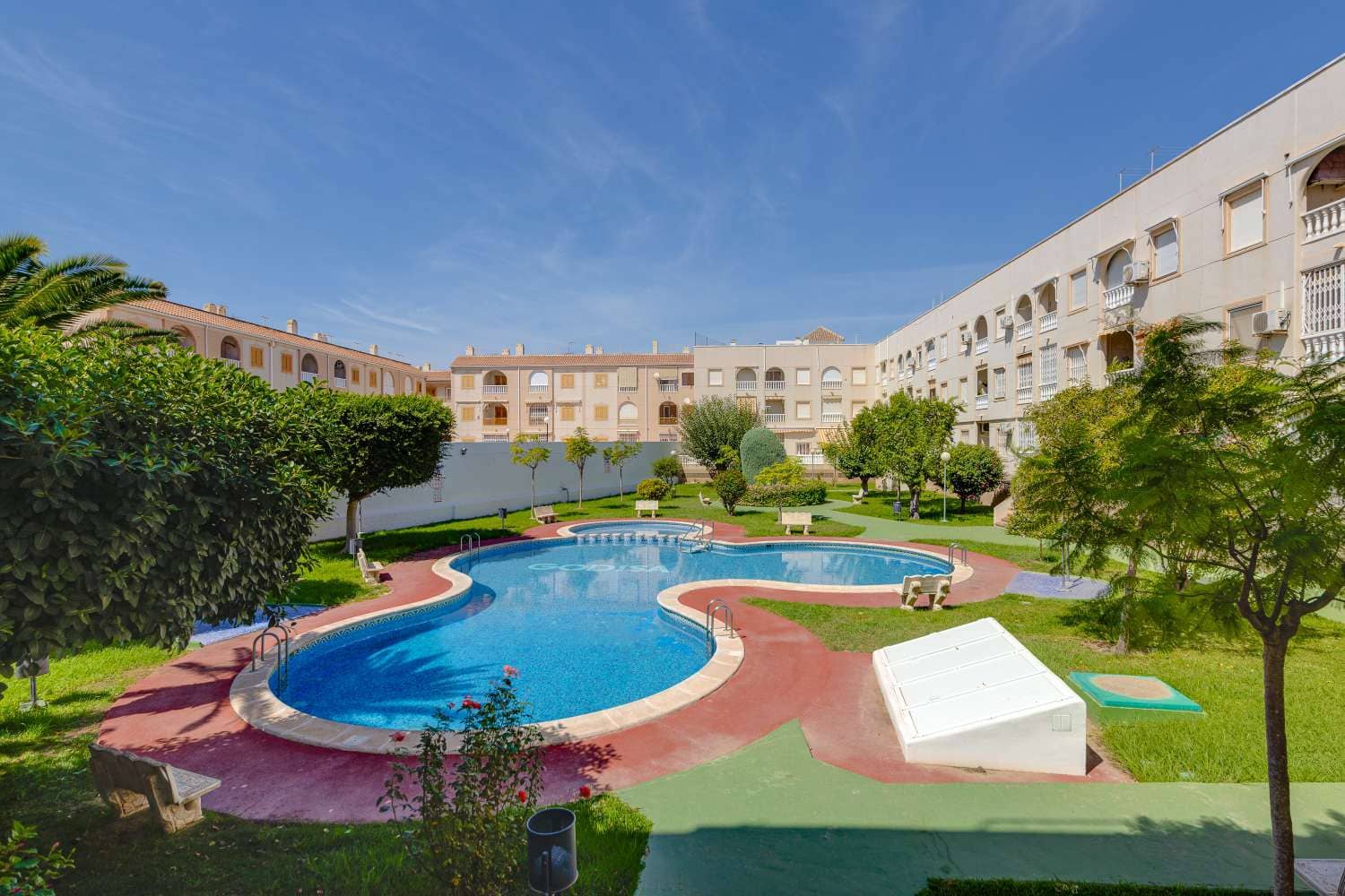 2 slaapkamer Penthouse te koop in Torrevieja met zwembad garage - € 159.900 (Ref: 10164168)