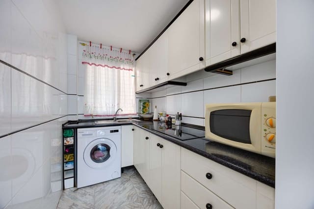 Piso de 2 habitaciones en Torrevieja en venta con piscina - 219.500 € (Ref: 10168227)
