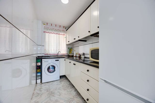 Piso de 2 habitaciones en Torrevieja en venta con piscina - 219.500 € (Ref: 10168227)