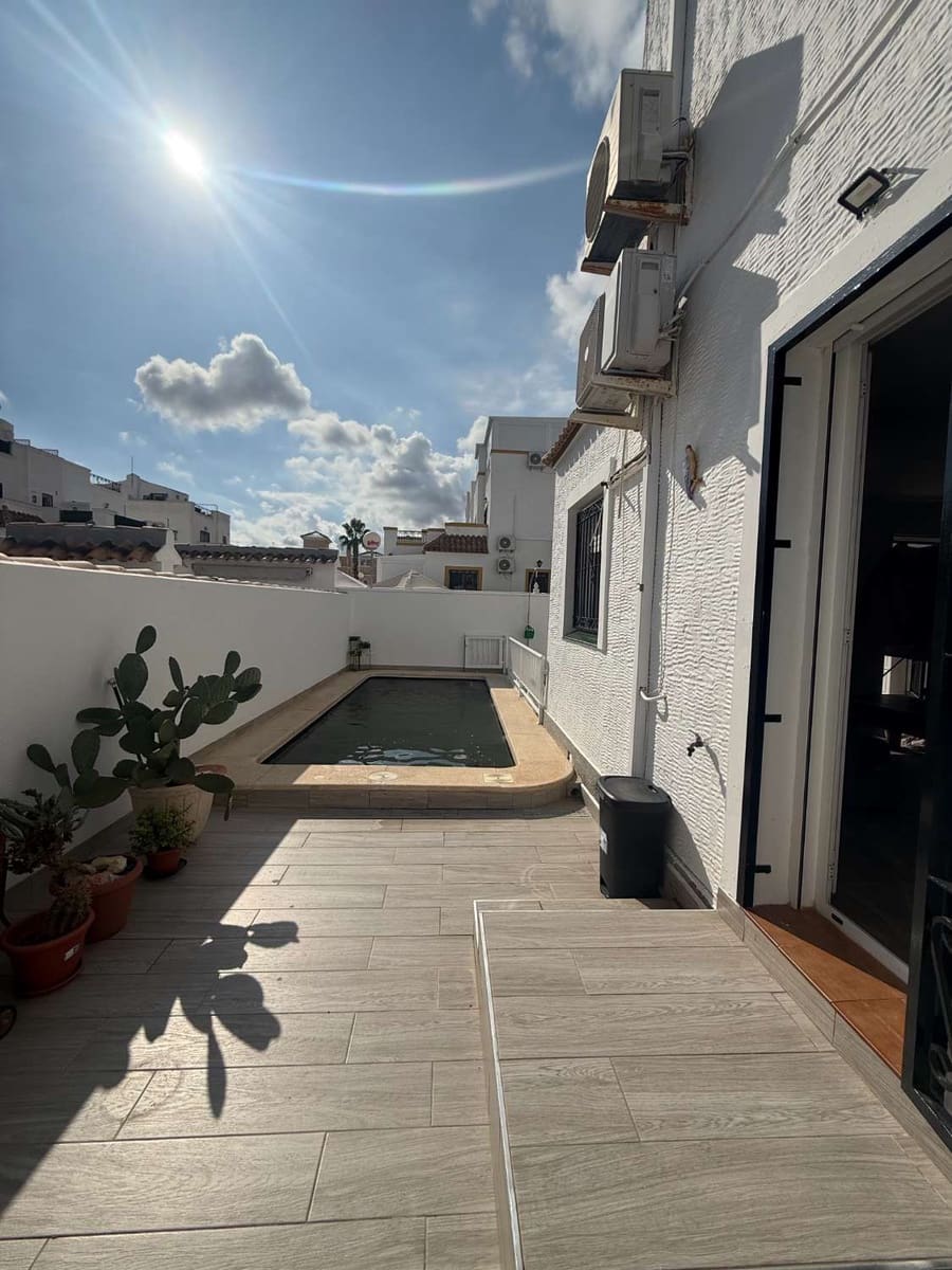 2 slaapkamer Bungalow te koop in Orihuela met zwembad - € 285.000 (Ref: 10180064)