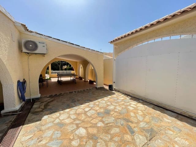 4 soveværelse Villa til salg i Orihuela med swimmingpool garage - € 499.000 (Ref: 8396450)
