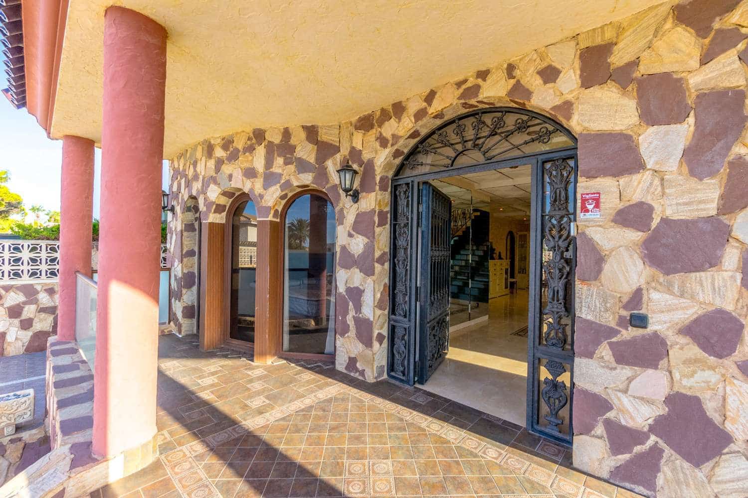 4 bedroom Villa for sale in Orihuela with pool - € 1,299,900 (Ref: 8539533)