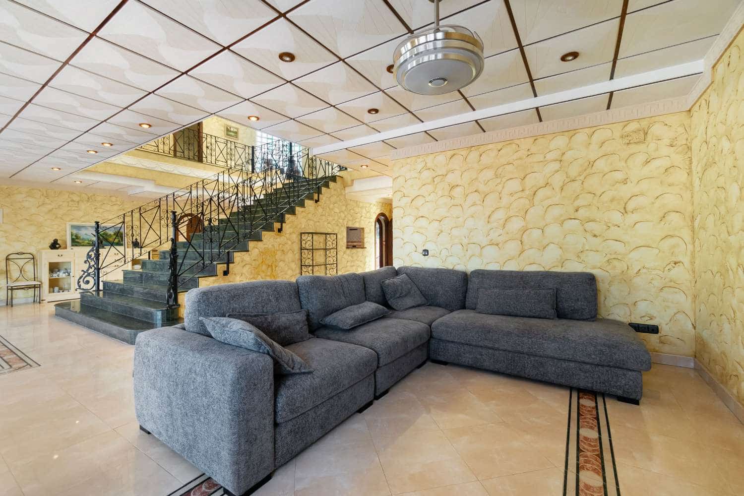 4 bedroom Villa for sale in Orihuela with pool - € 1,299,900 (Ref: 8539533)