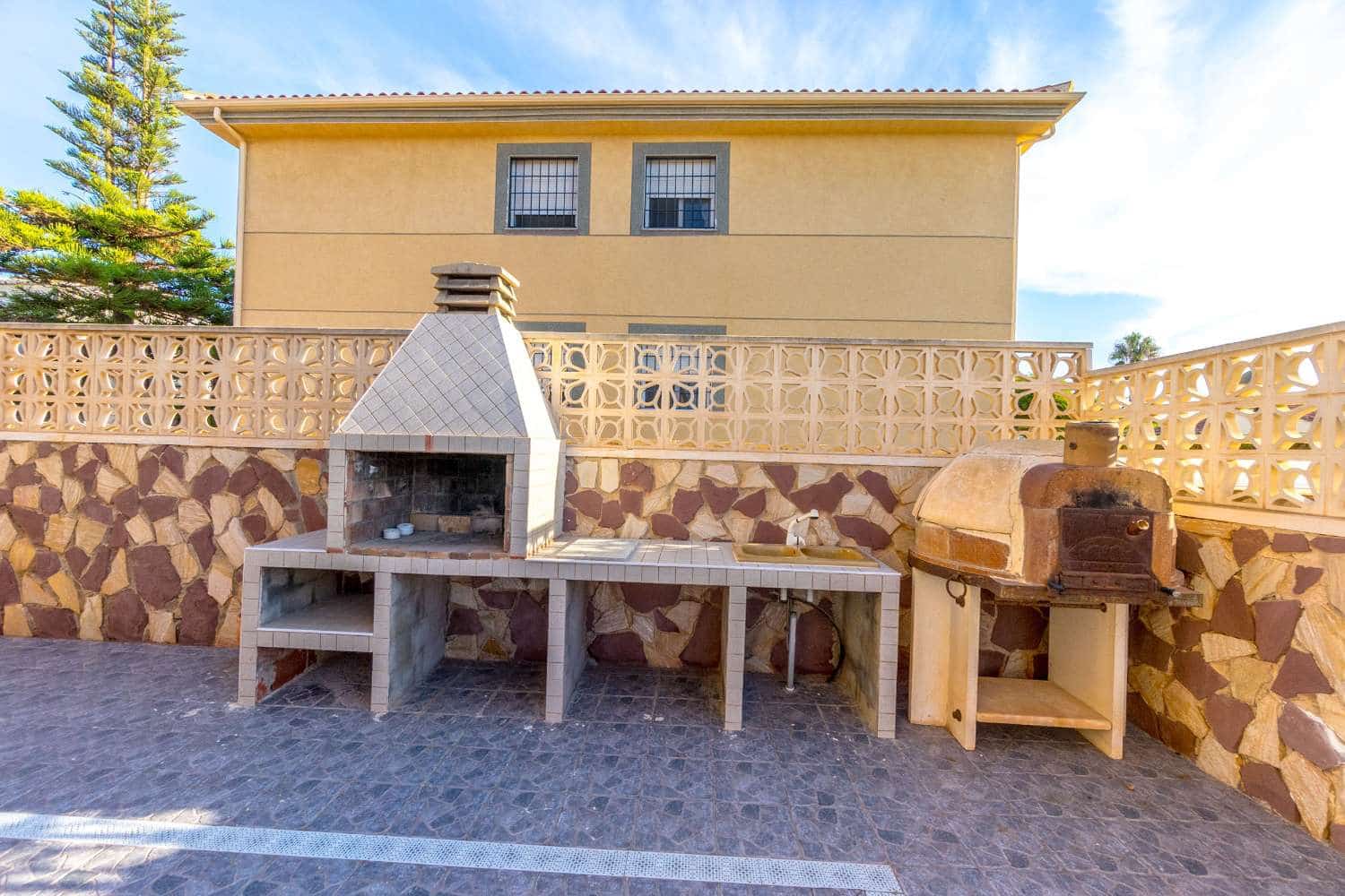 4 bedroom Villa for sale in Orihuela with pool - € 1,299,900 (Ref: 8539533)