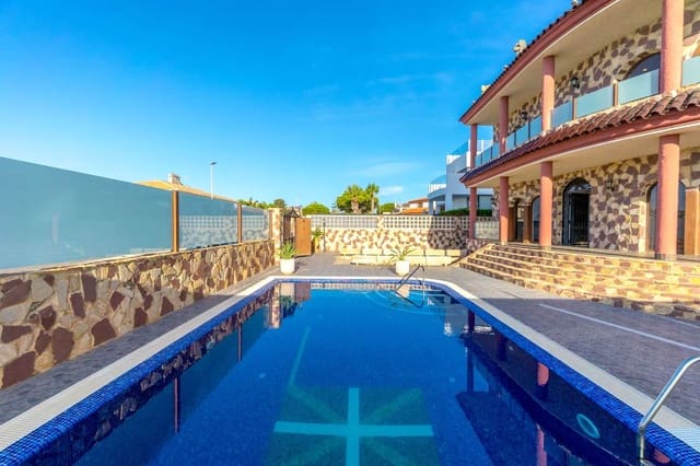 Chalet de 4 habitaciones en Orihuela en venta con piscina - 1.299.900 € (Ref: 8539533)