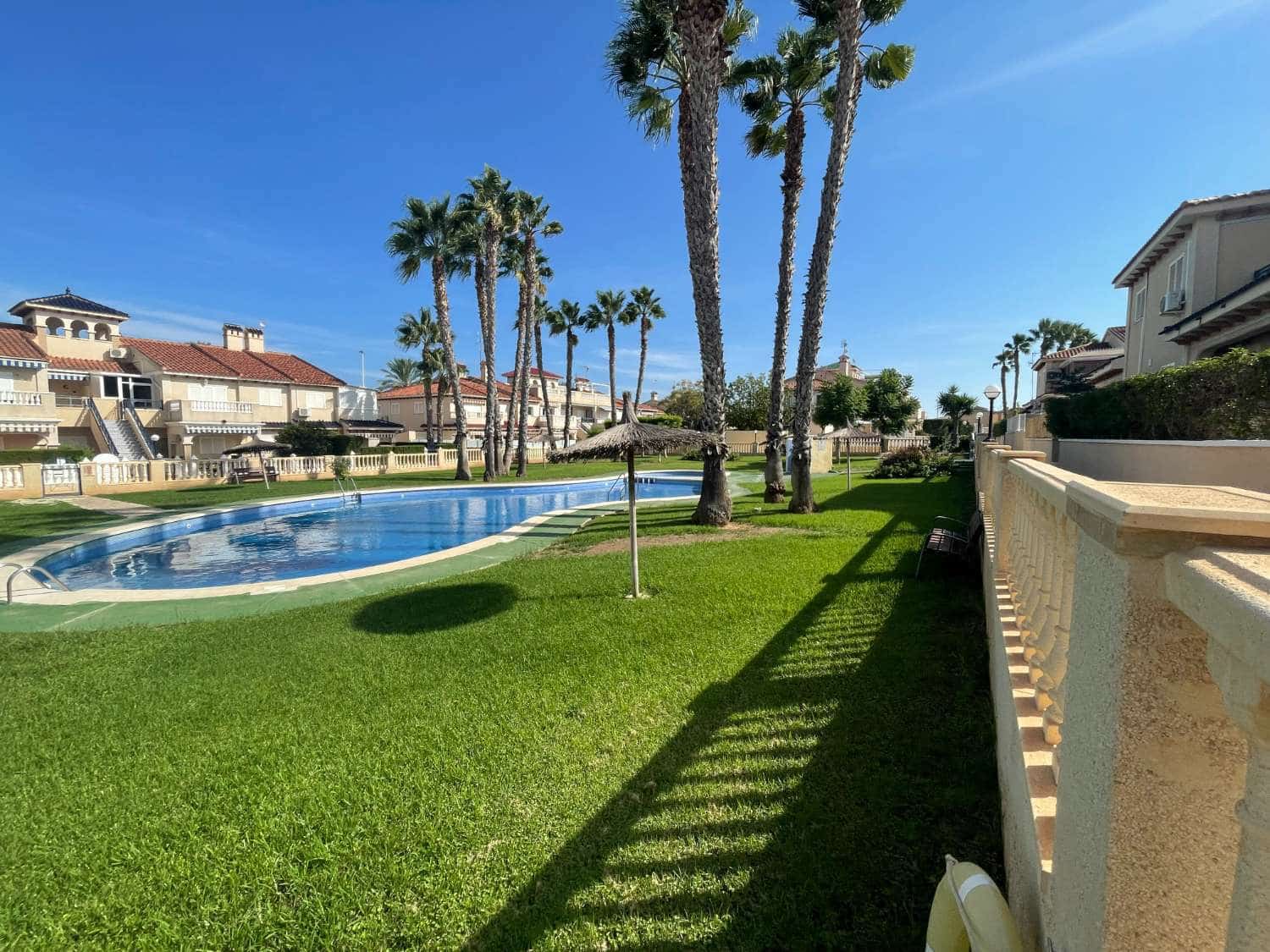 2 makuuhuone Ranta-asunto myytävänä paikassa Orihuela mukana uima-altaan - 175 000 € (Ref: 8546789)