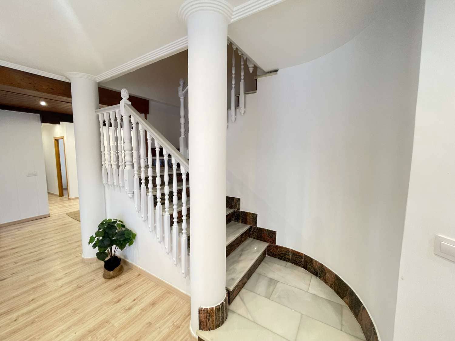 5 soveværelse Villa til salg i Orihuela med swimmingpool - € 390.000 (Ref: 8564580)