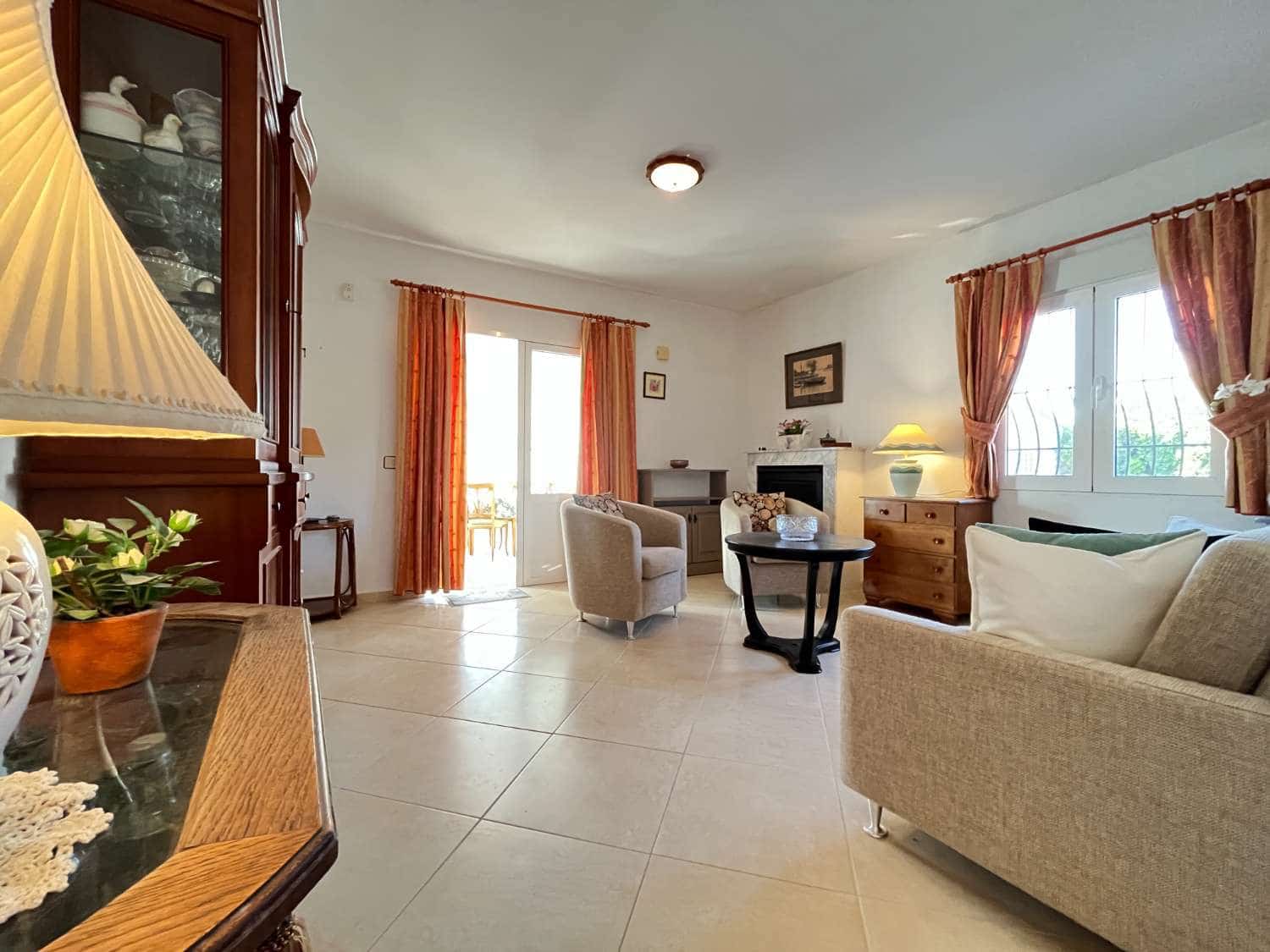 2 bedroom Villa for sale in Orihuela with garage - € 319,900 (Ref: 8594826)