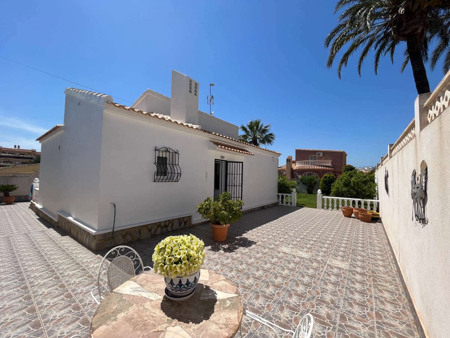 2 bedroom Villa for sale in Orihuela with garage - € 319,900 (Ref: 8594826)