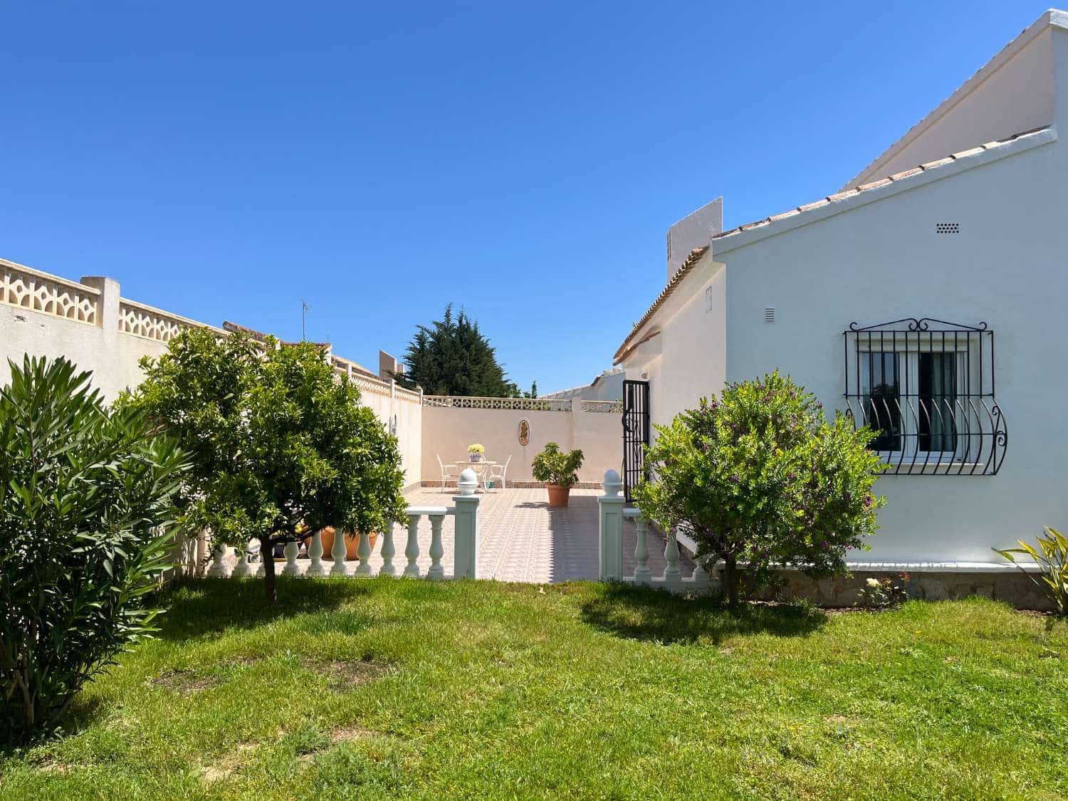 2 bedroom Villa for sale in Orihuela with garage - € 319,900 (Ref: 8594826)