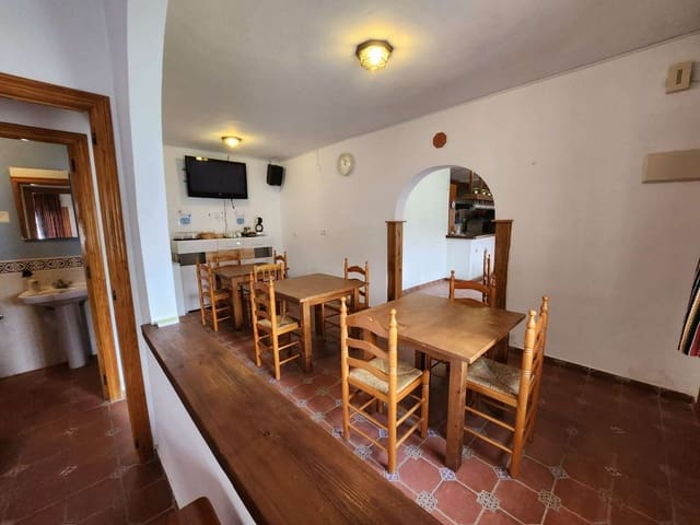 Commercial for sale in Orihuela with garage - € 240,000 (Ref: 8603398)