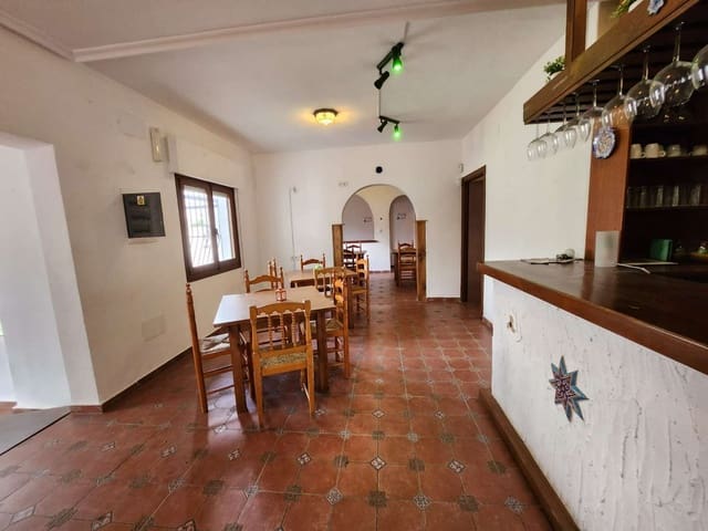 Commercial for sale in Orihuela with garage - € 240,000 (Ref: 8603398)