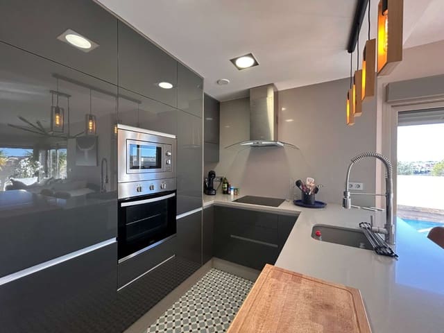 3 soveværelse Villa til salg i Orihuela med swimmingpool - € 419.000 (Ref: 8691103)