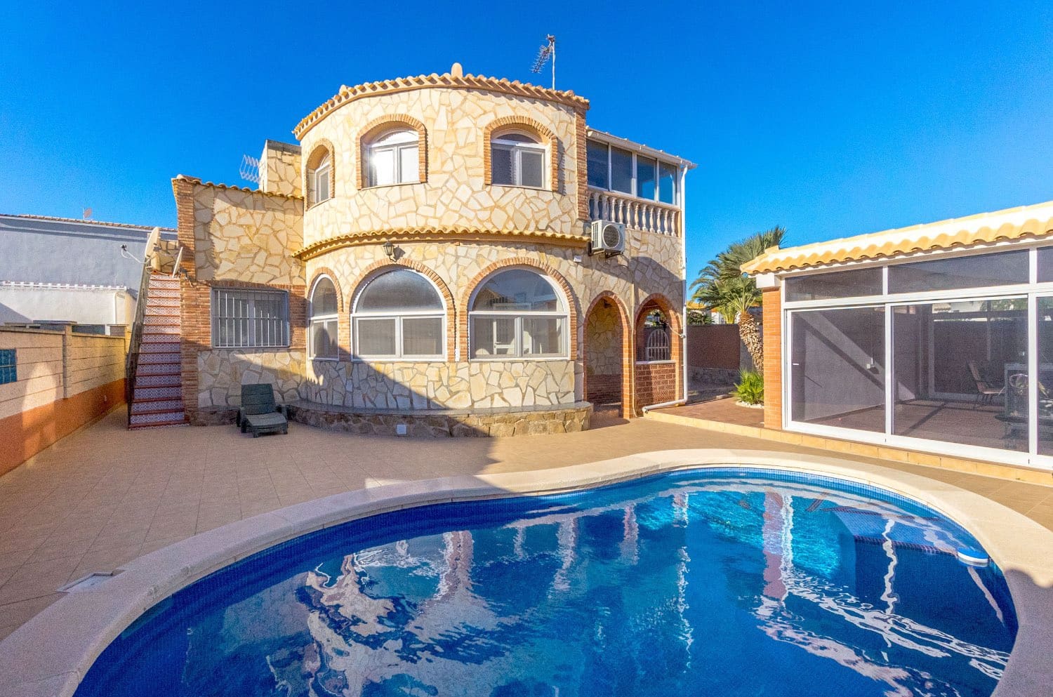 4 Zimmer Villa zu verkaufen in Orihuela mit Pool Garage - 439.000 € (Ref: 8697803)