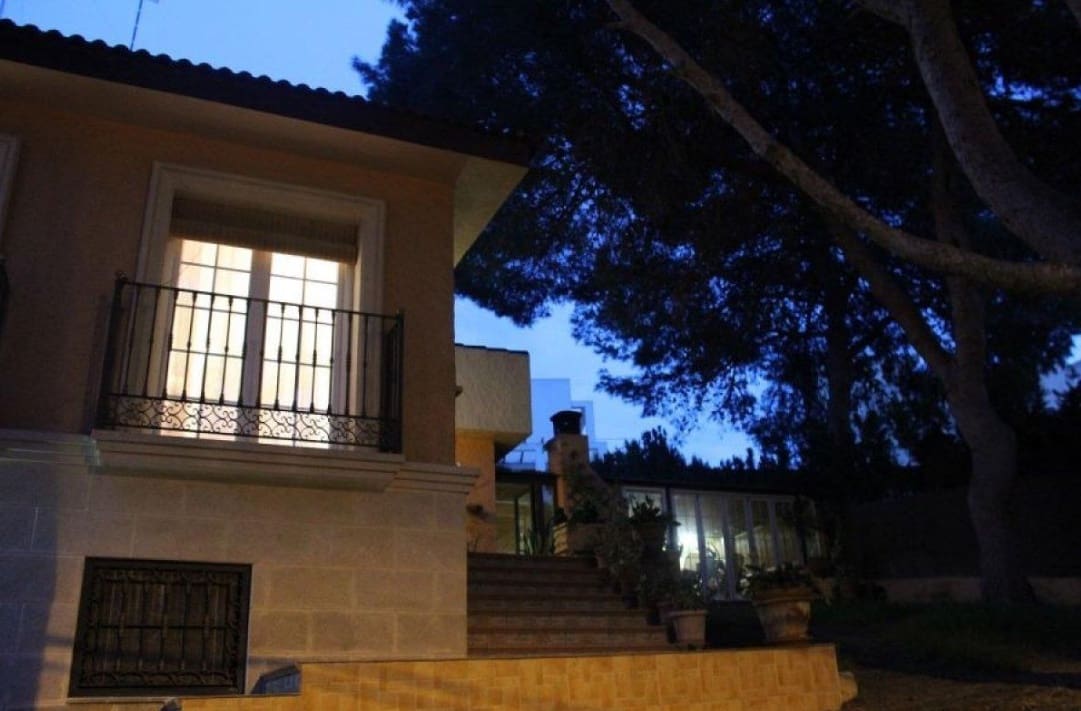 6 soveværelse Villa til salg i Torrevieja med swimmingpool - € 440.000 (Ref: 8757438)