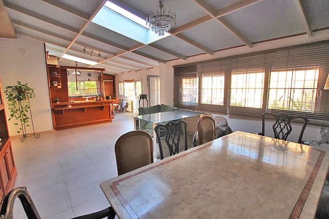 6 Zimmer Villa zu verkaufen in Torrevieja mit Pool - 440.000 € (Ref: 8757438)