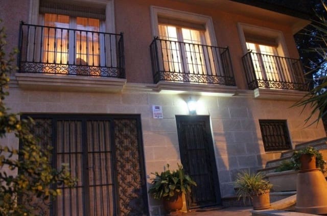 6 Zimmer Villa zu verkaufen in Torrevieja mit Pool - 440.000 € (Ref: 8757438)