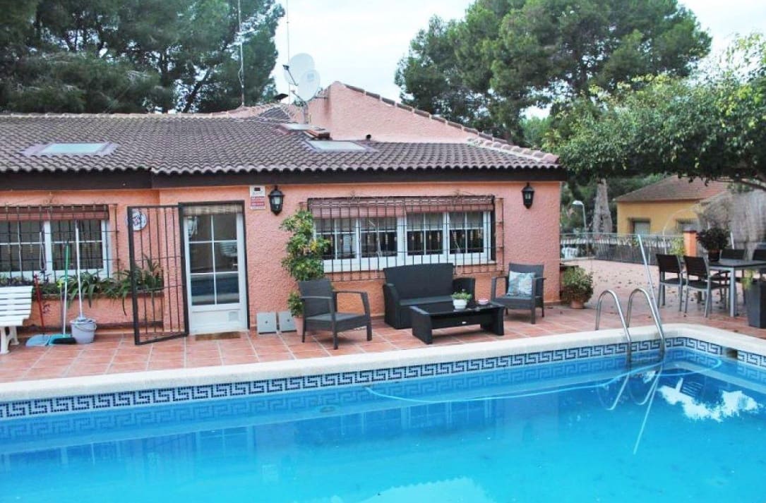 6 soveværelse Villa til salg i Torrevieja med swimmingpool - € 440.000 (Ref: 8757438)