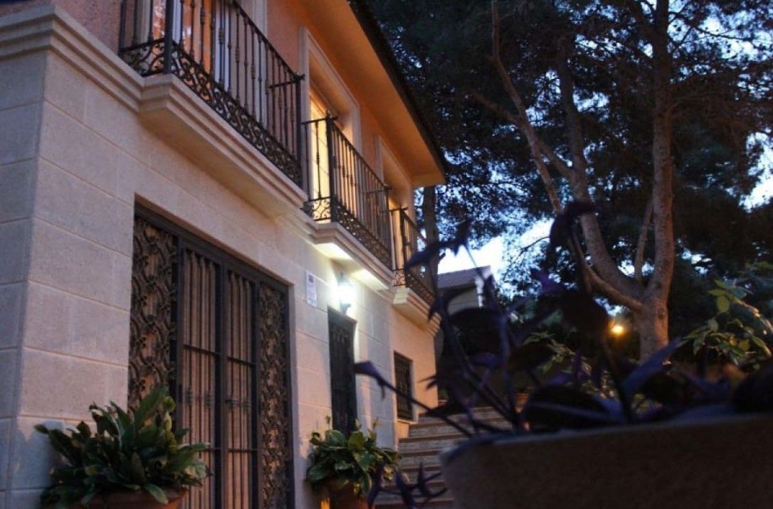 6 soveværelse Villa til salg i Torrevieja med swimmingpool - € 440.000 (Ref: 8757438)