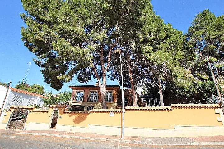 6 soveværelse Villa til salg i Torrevieja med swimmingpool - € 440.000 (Ref: 8757438)