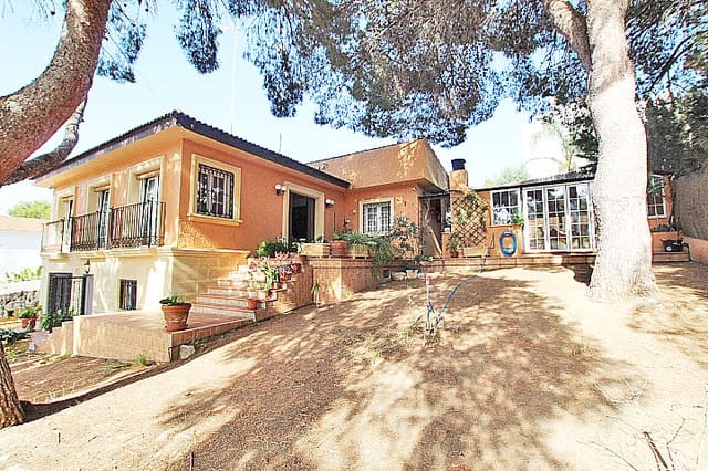 6 Zimmer Villa zu verkaufen in Torrevieja mit Pool - 440.000 € (Ref: 8757438)