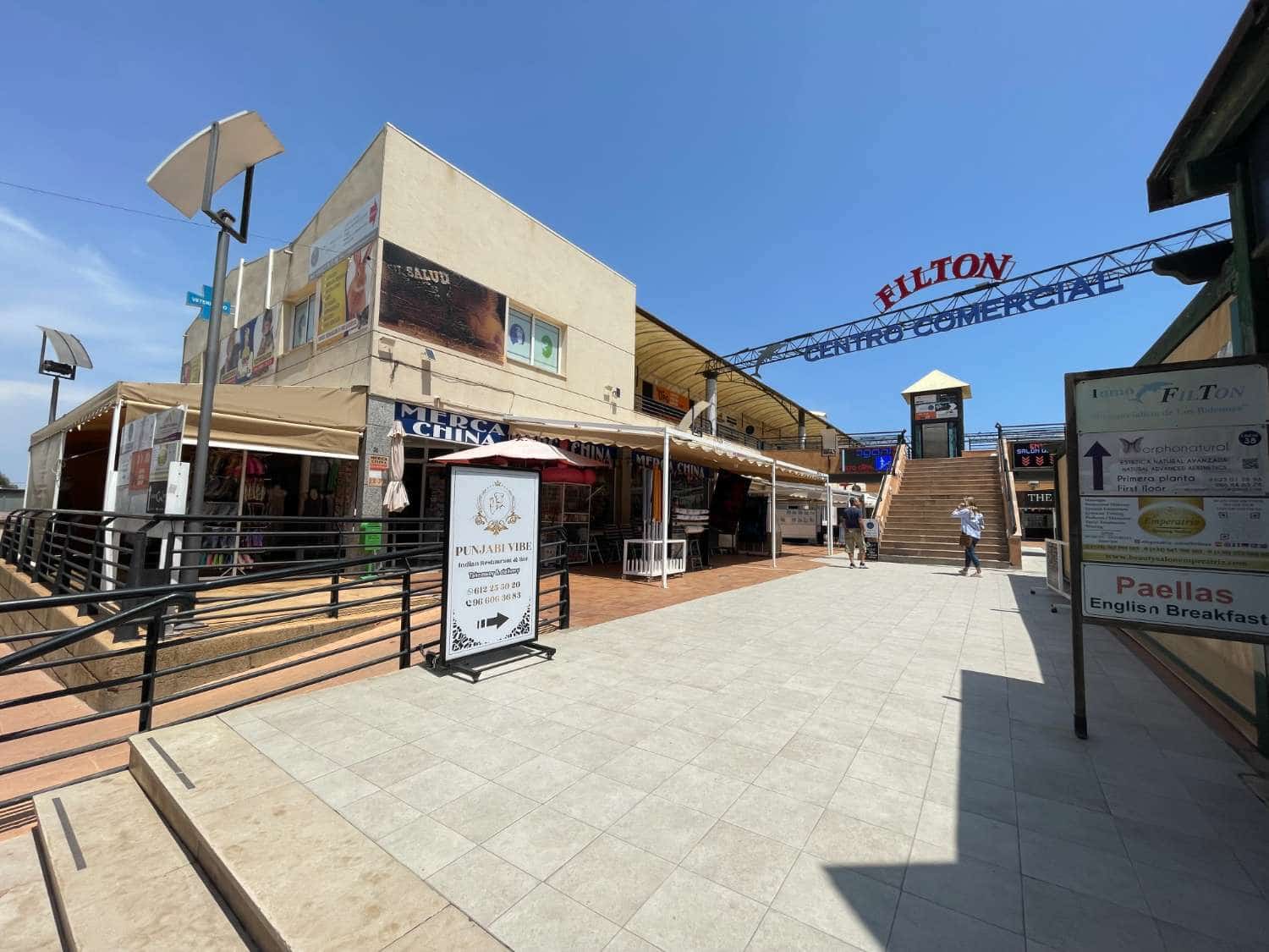 6 soveværelse Villa til salg i Torrevieja med swimmingpool - € 440.000 (Ref: 8757438)