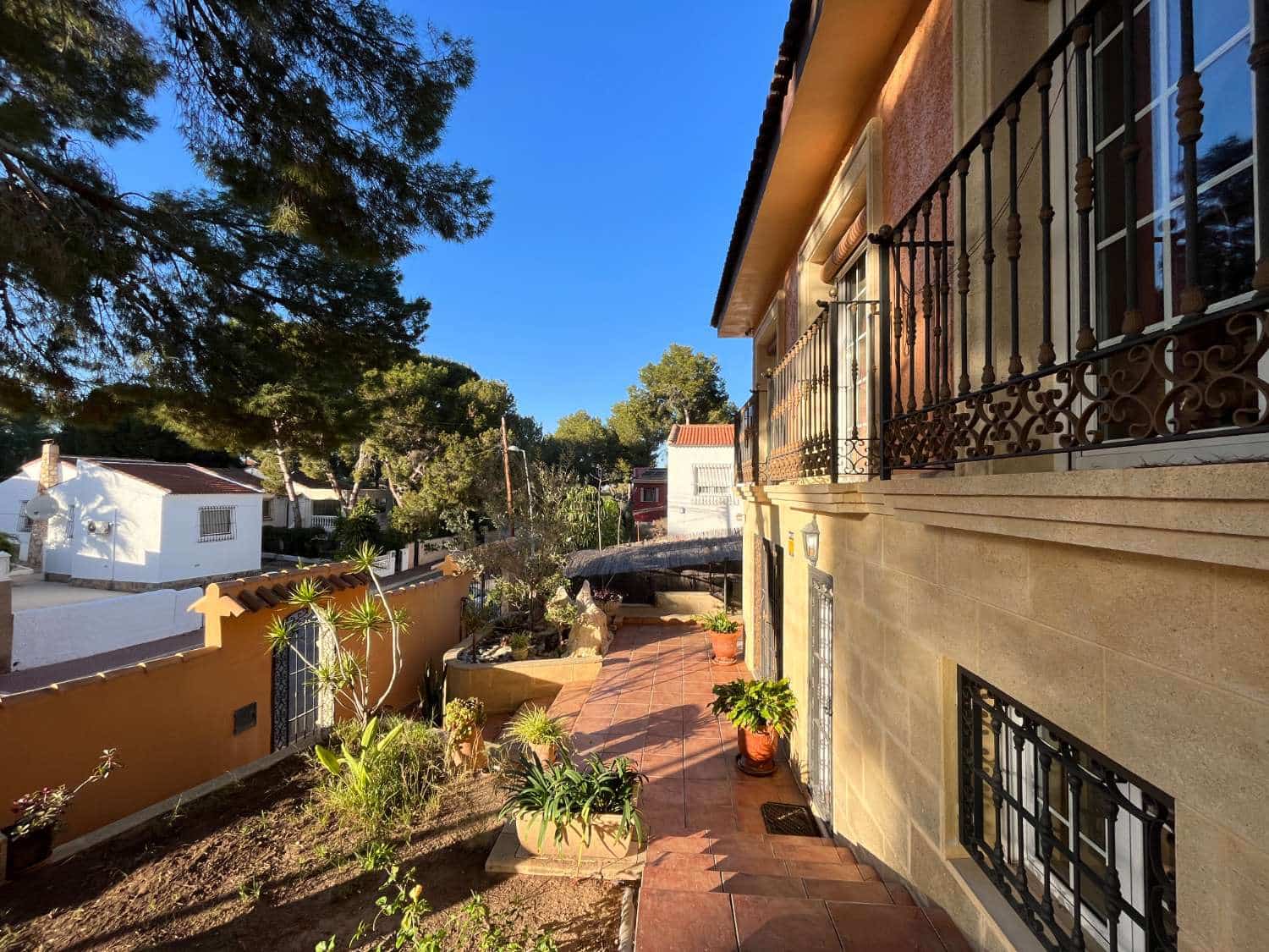 6 soveværelse Villa til salg i Torrevieja med swimmingpool - € 440.000 (Ref: 8757438)