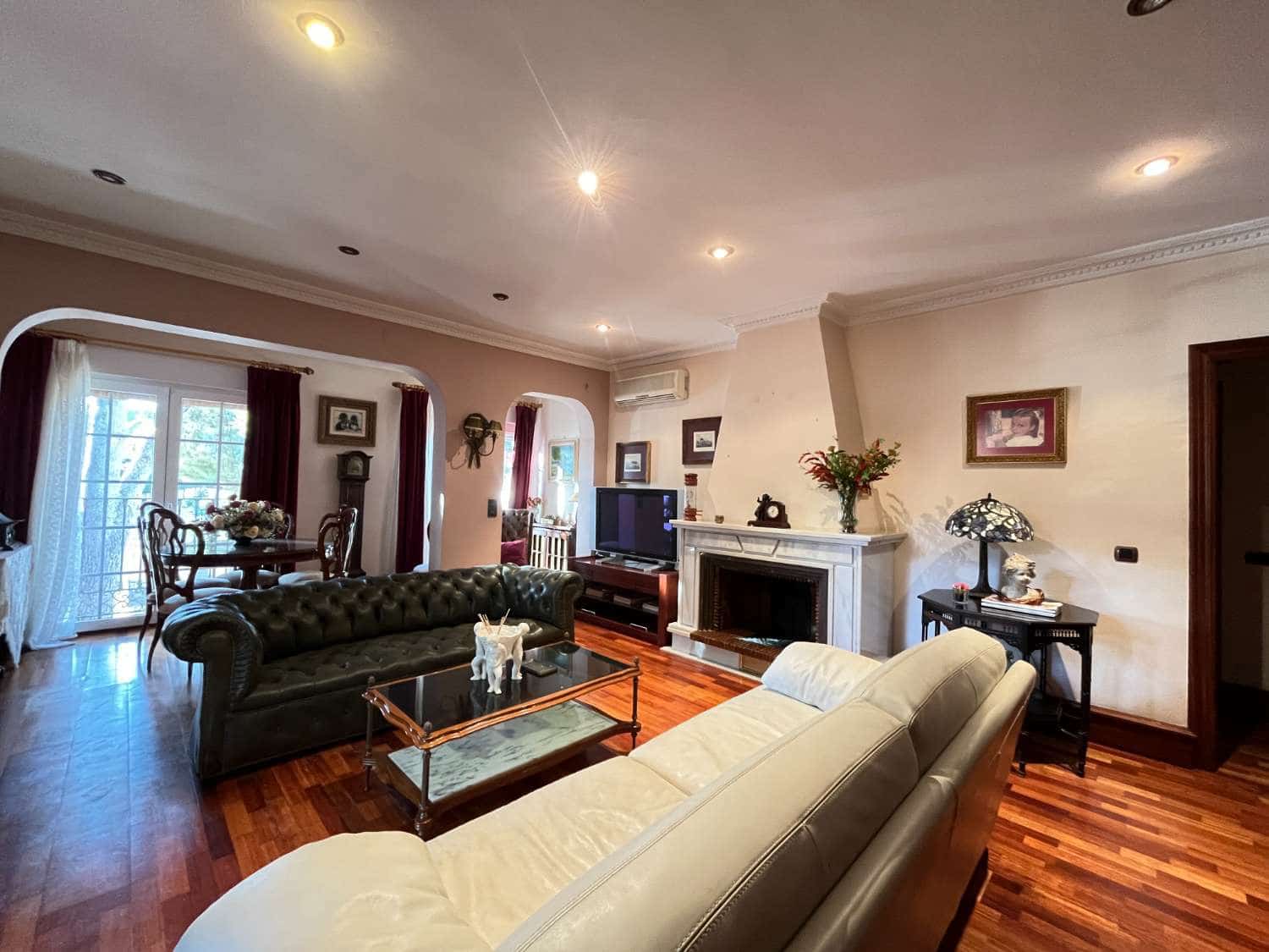 6 soveværelse Villa til salg i Torrevieja med swimmingpool - € 440.000 (Ref: 8757438)